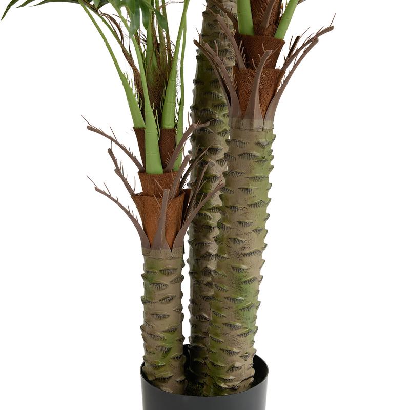 Artificial palm with 3 trunks - close-up