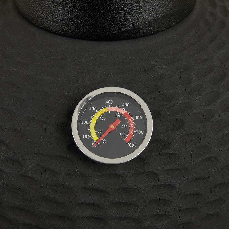 The temperature gauge on the Kamado barbecue XL black